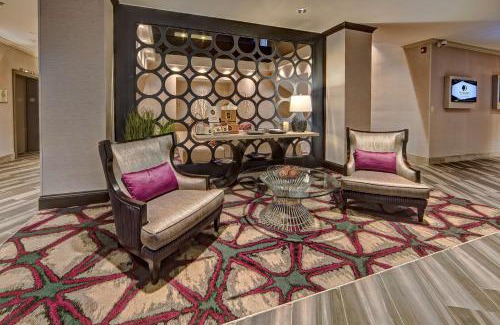 Decatur Hotel | DoubleTree by Hilton Decatur Riverfront