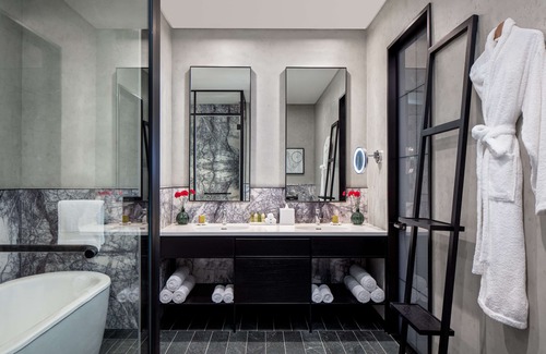 Al Mankhool Hotel | DoubleTree by Hilton Dubai M Square Hotel & Residences