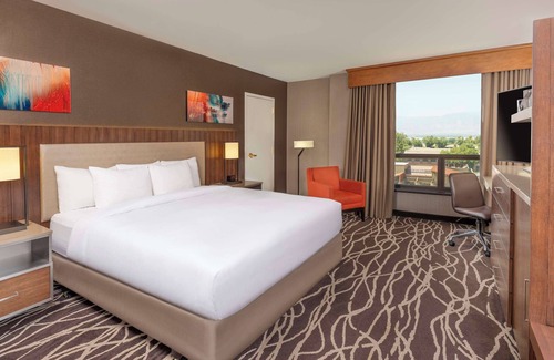 San Bernardino Hotel | DoubleTree by Hilton Hotel San Bernardino