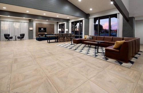 Bakersfield Hotel | DoubleTree by Hilton Hotel Bakersfield