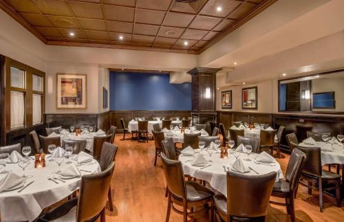 Skokie Hotel | DoubleTree by Hilton Hotel and Conference Center Chicago North Shore