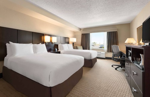 Wichita Hotel | DoubleTree by Hilton Hotel Wichita Airport