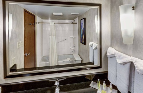 Wichita Hotel | DoubleTree by Hilton Hotel Wichita Airport