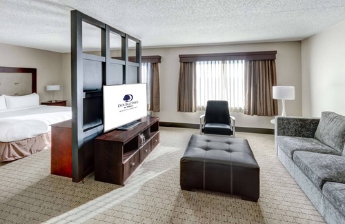 Wichita Hotel | DoubleTree by Hilton Hotel Wichita Airport