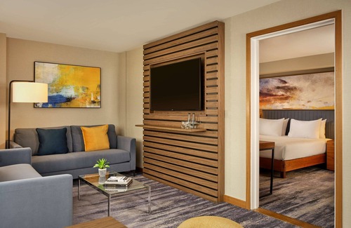 Lincoln Hotel | DoubleTree by Hilton Lincoln