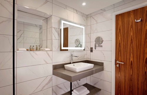 Lincoln Hotel | DoubleTree by Hilton Lincoln