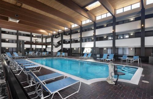 Manhattan Hotel | DoubleTree by Hilton Manhattan, KS