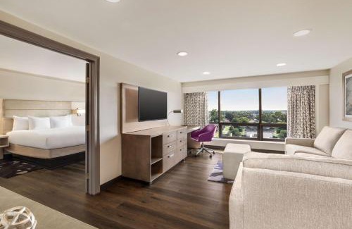 Kenner - Louis Armstrong International Airport Hotel | DoubleTree by Hilton New Orleans Airport