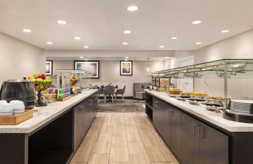 Kenner - Louis Armstrong International Airport Hotel | DoubleTree by Hilton New Orleans Airport