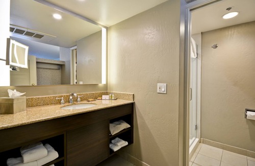 North Mountain Hotel | DoubleTree by Hilton Phoenix North
