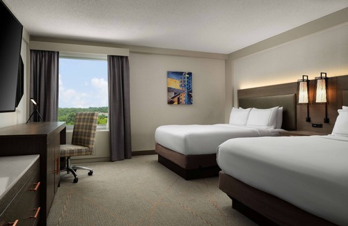 Moon Township Hotel | DoubleTree by Hilton Pittsburgh Airport