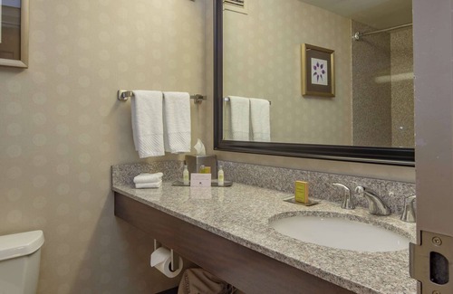 Monroeville Hotel | DoubleTree by Hilton Pittsburgh - Monroeville Convention Ctr