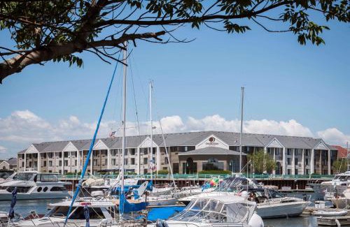 Racine Hotel | DoubleTree by Hilton Racine Harbourwalk