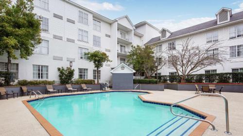 Durham Hotel | DoubleTree by Hilton Raleigh Durham Airport at Research Triangle Park