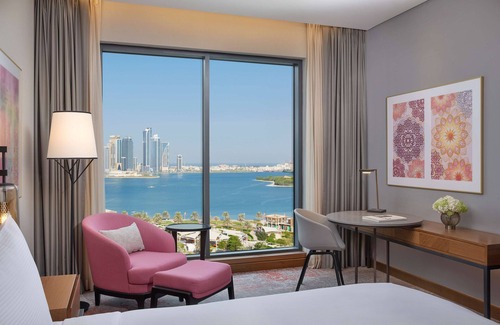 Al Majaz Hotel | DoubleTree by Hilton Sharjah Waterfront Hotel & Residences