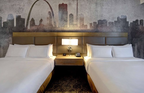 Airport Township Hotel | DoubleTree by Hilton St. Louis Airport