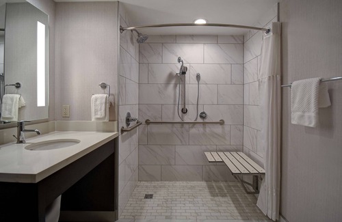 Airport Township Hotel | DoubleTree by Hilton St. Louis Airport