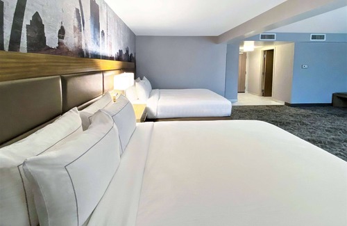 Airport Township Hotel | DoubleTree by Hilton St. Louis Airport