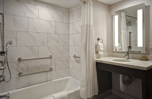 Airport Township Hotel | DoubleTree by Hilton St. Louis Airport