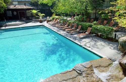 Southwood Hotel | DoubleTree by Hilton Torrance - South Bay