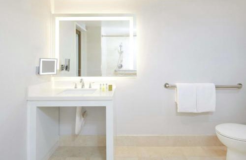 Southwood Hotel | DoubleTree by Hilton Torrance - South Bay