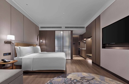 Laishan Hotel | Doubletree By Hilton Yantai Golden Coast Hotel & Suites