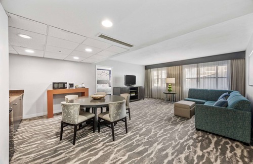 Huntsville Hotel | DoubleTree Suites by Hilton Hotel Huntsville South