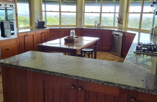 Nindaroo House | Doug's Place - Spectacular Views + Tennis Court