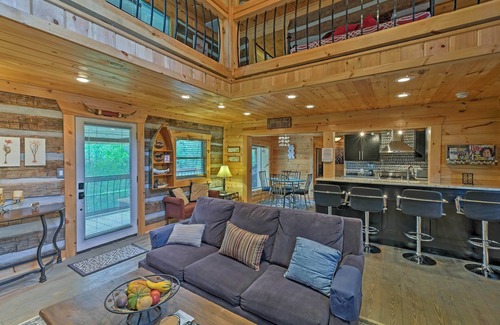 Dandridge Cabin | Douglas Lake Cabin w/Dock - 25 Mi to Pigeon Forge!