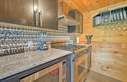 Dandridge Cabin | Douglas Lake Cabin w/Dock - 25 Mi to Pigeon Forge!