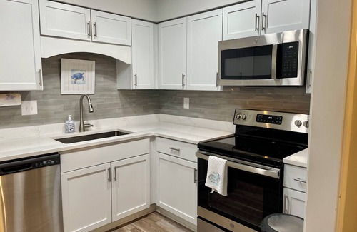 Fairhope Apartment | Down By The Bay, Just across the street from the Fairhope Pier