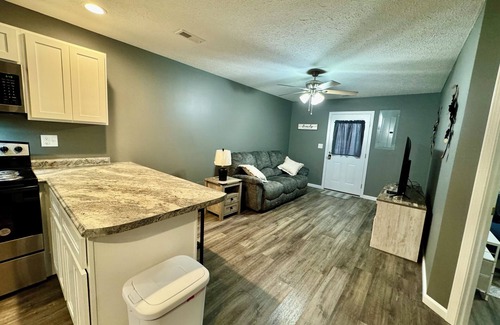 Madisonville House | Downtown 2 Bedroom Triplex