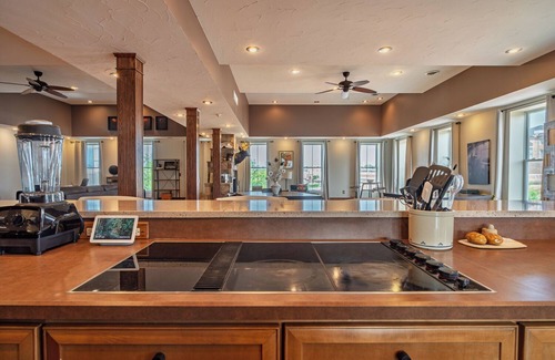 Norwalk Apartment | Downtown 2 Story Loft w/6bdrms-walk to everything!