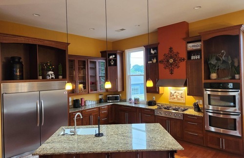 Paducah Condo | DOWNTOWN 2ND FLOOR LUXURIOUS CONDO 3 BLOCKS OFF BROADWAY IN A QUIET NEIGHBORHOOD