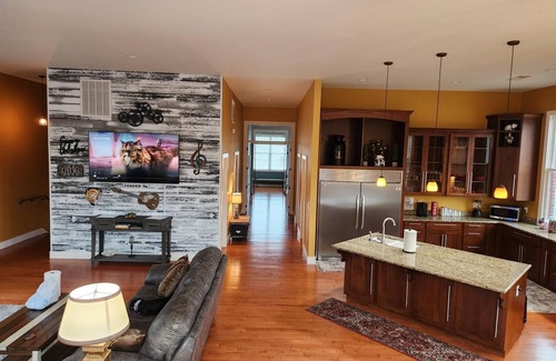 Paducah Condo | DOWNTOWN 2ND FLOOR LUXURIOUS CONDO 3 BLOCKS OFF BROADWAY IN A QUIET NEIGHBORHOOD