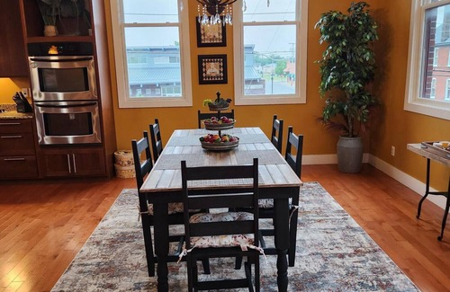 Paducah Condo | DOWNTOWN 2ND FLOOR LUXURIOUS CONDO 3 BLOCKS OFF BROADWAY IN A QUIET NEIGHBORHOOD