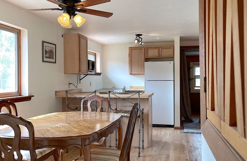 Cody House | Downtown A-Frame- recently renovated, pet friendly