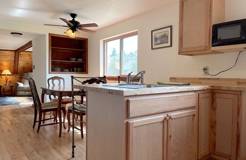 Cody House | Downtown A-Frame- recently renovated, pet friendly