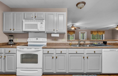 Pheba House | Downtown Access | Stylish | Family Space