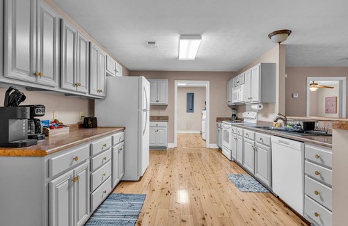 Pheba House | Downtown Access | Stylish | Family Space