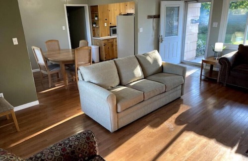 Ames House | Downtown Ames Peaceful Getaway