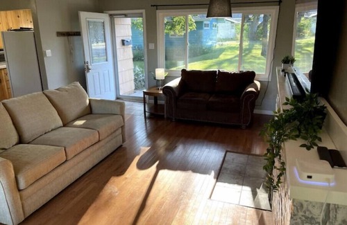 Ames House | Downtown Ames Peaceful Getaway