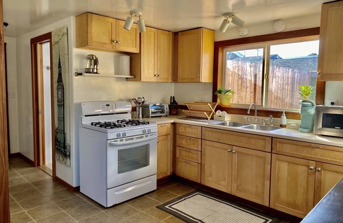 Arcata Cottage | Downtown Arcata Sinatra Suite