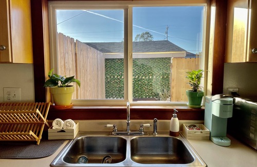 Arcata Cottage | Downtown Arcata Sinatra Suite