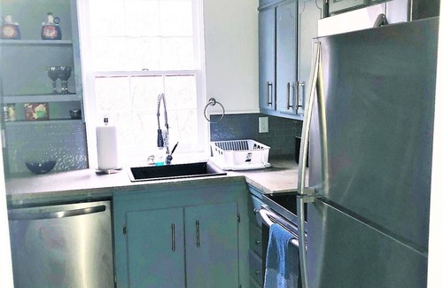 Central Business District Apartment | Downtown Art & Eclectic "D" 2br