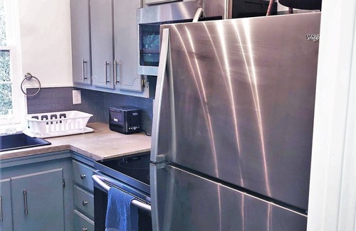 Central Business District Apartment | Downtown Art & Eclectic "D" 2br