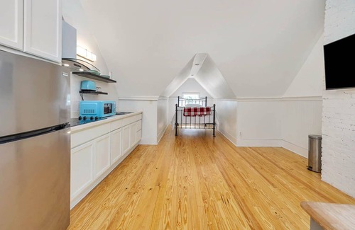 Brunswick House | Downtown Brunswick. 3rd Floor.