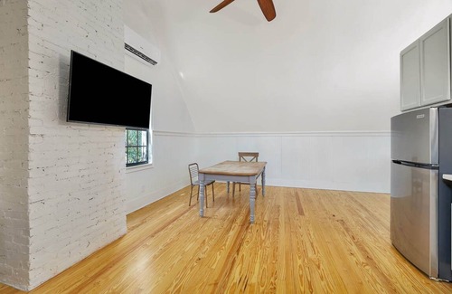 Brunswick House | Downtown Brunswick. 3rd Floor.