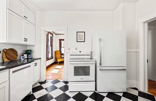 East End House | Downtown Bungalow with Geothermal Hot Spring