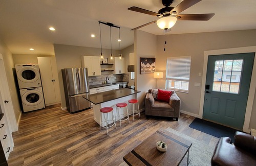 Coeur d'Alene House | Downtown CDA Treetop Loft